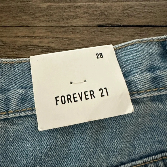 NWT Forever 21 size 28/6 Light Wash 100% Cotton Button Up Denim Mini Skirt Jean - Picture 3 of 6